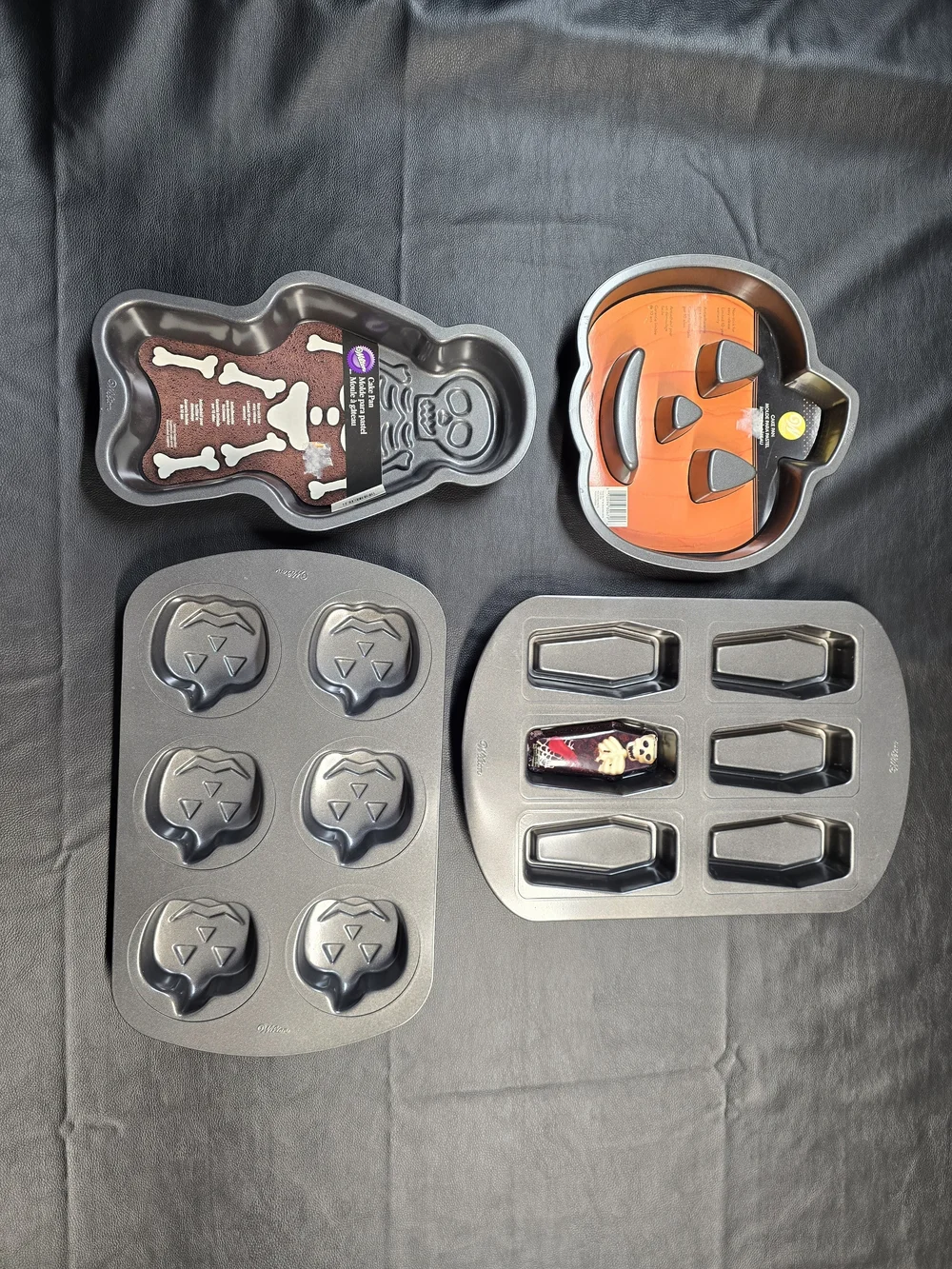 Wilton Halloween Baking Pan Set - Black with Orange Accent